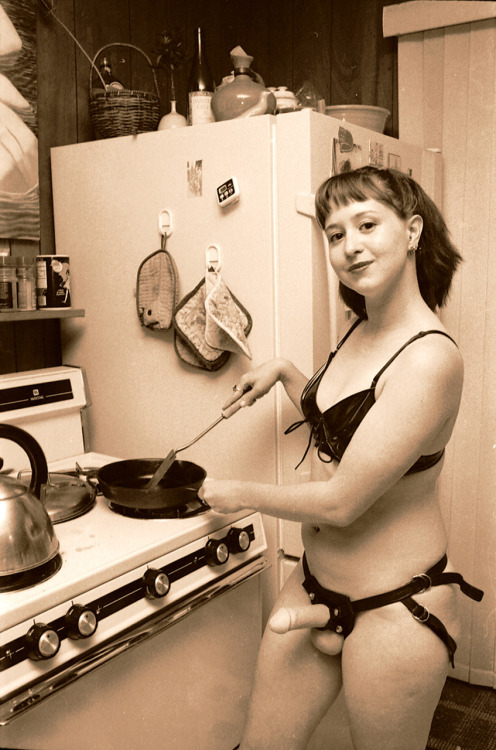 Porn Pics happylambie:  Kitchen dildo  