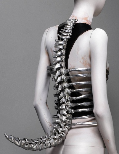 Alexander McQueen, Spine corset (1998)