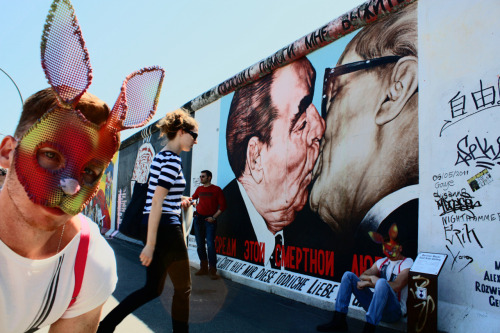 XXX Berlin Bunny - Berlin Wall - Alexander Guerra photo