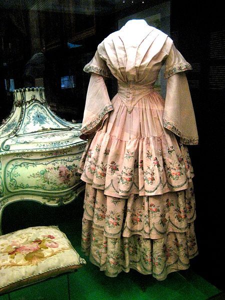 ornamentedbeing:  It’s not American but it’s so beautiful. Silk dress, Russia, 1850s. Tallboy, Venic