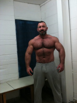  scott in gray sweats 03 