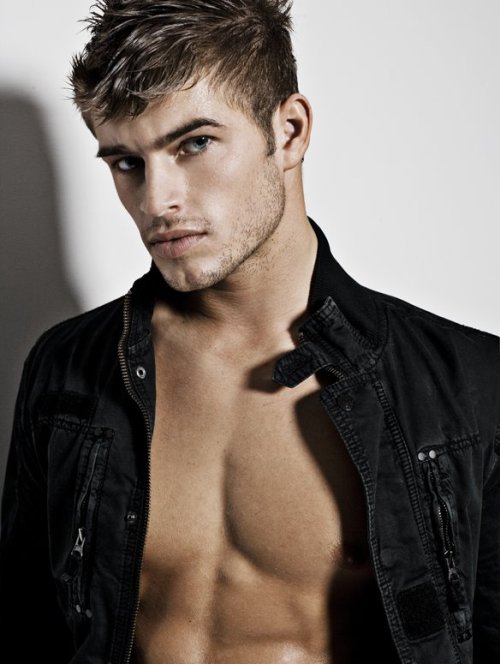 idlenymph:  Tyler Bachtel. ♥