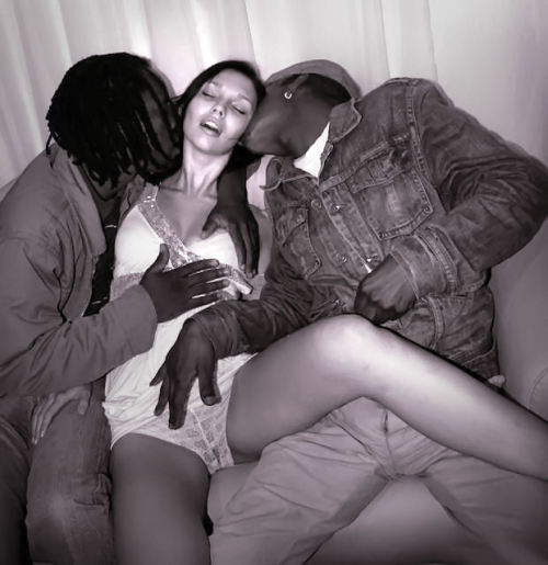 klubhis:  A brunette with two black guys… adult photos