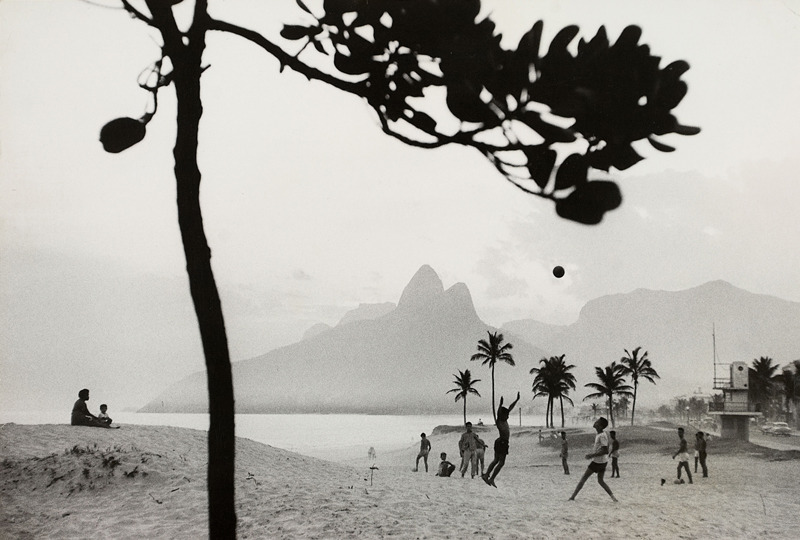 René Burri
Football, Rio de Janeiro, Ipanema Beach, 1958