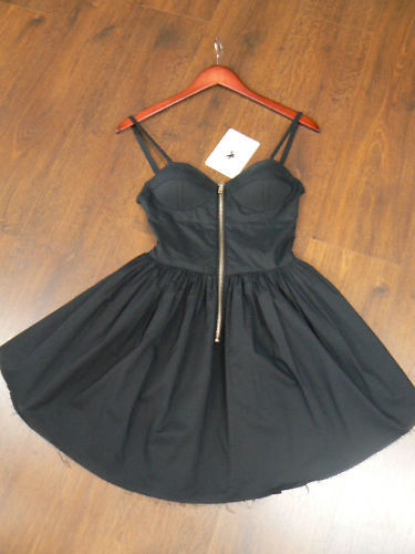 live-wild-die-free:  I WANT HIS DRESSS!! WHERE IS IR FROMMM??? please tell mee http://live-wild-die-free.tumblr.com/ask  omgggg so cayoot