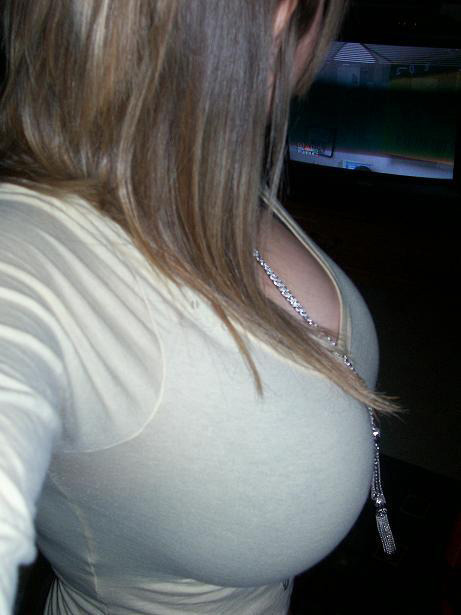 kdog731:  themilwaukee1:  Nicki  Ultra Busty Side View! 