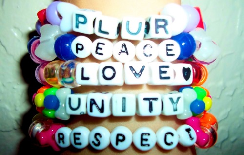 c0caine-dr1ps:  didnt know my kandi would get sew many notes. lost the respect one, gave my plur one to my best friend in vancouver, gave the unity one to my summer fling 