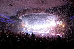 fearandloathing420:  I WAS FUCKING THERE. IT WAS AMAZING&lt;3333  tranceaddiction:  Above &amp; Beyond - The Hollywood Palladium - SOLD OUT   