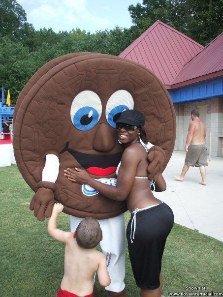 iamabiggentleman:  stupid mascot…ignoring the poor child!! lol