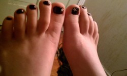 Those toes look yummy!
