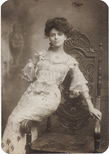 eachdayaflower:Minnie Brown, taken at White Studios, NY, 1907From the link: “She was an actress and 