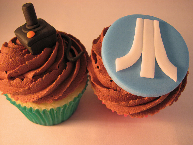 it8bit:  Joystick and Atari Cupcakes - by ZoeyCakes 