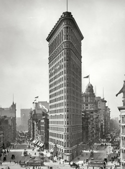  The Flatiron Building circa 1903, with Broadway