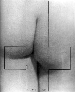 cvltdelete:Man Ray 1933 pour mon power bottom satanique 