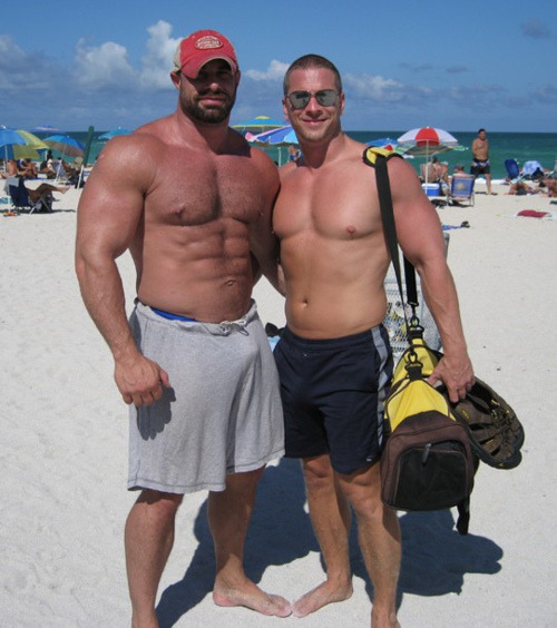 guysthatgetmehard:  rick and abb at the beach 