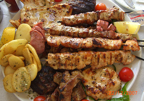 meit-nerium:  cravingsforfood:  Greek souvlaki.  ΜΑΛΑΚΑ ΜΟΥ 