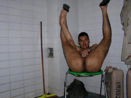 http://ffuckthatass.tumblr.com/post/5746029546