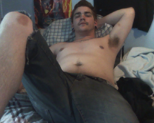 nilesapart: I have a beer gut..and a huge bruise that my bassist so graciously gave me -_- you look 