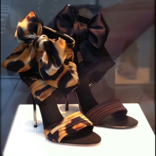 Giuseppe Zanotti satin bow sandals (Picture by snapettejin)