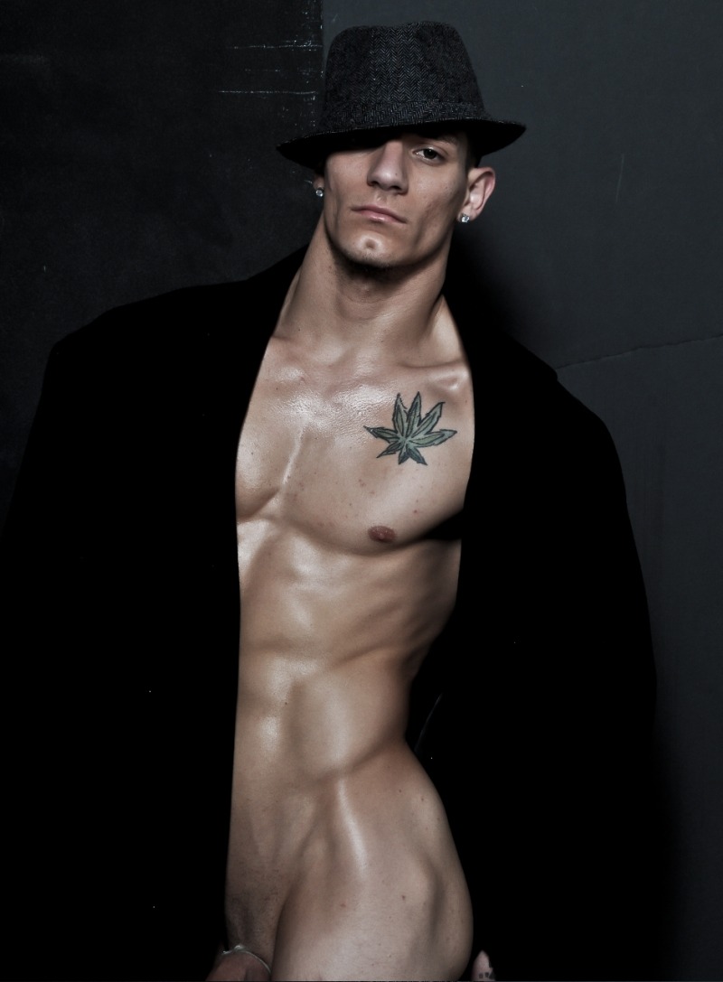 prettyboy1391:  givemesexymen:  CLICK HERE FOR MORE SEXY MEN  yes!