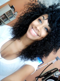 smileysaf:  on dash. someone thinks i look like Jada Pickett Smith in this pic 0.o 