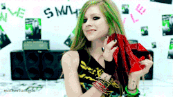 doisreais-blog:  Você é tudo que eu preciso, a razão pela qual eu sorrio. Avril Lavigne 