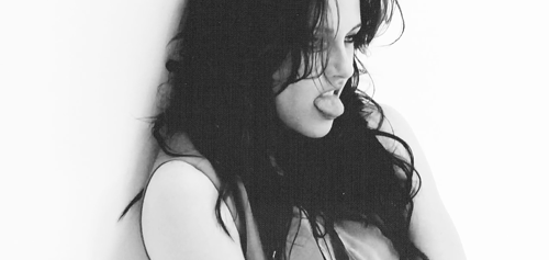 onebitchcrazy-deactivated201108:  É feio mulher ter atitude? É pecado? Feio mesmo é mulher ser submissa, e pecados a parte: ninguém é santo. (onebitchcrazy) 