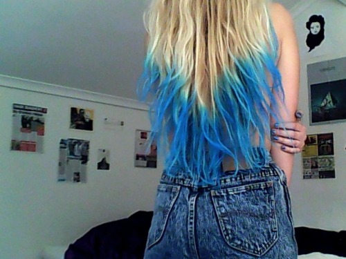 vajazzledmermic0rn:  her hair :O 