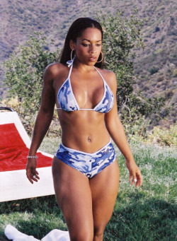 my-phatty-like-a-mattress:  Melyssa Ford in Jadakiss’ “Knock Yourself Out” video, 2001