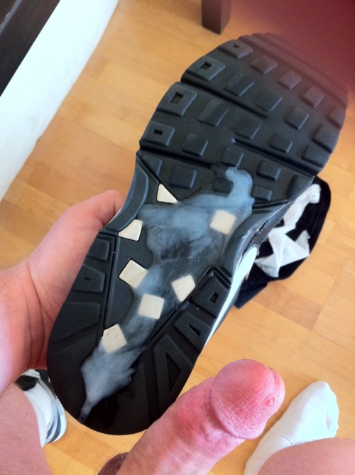 scottsniffsocks:  Anyone fancy a fresh milkshake? 