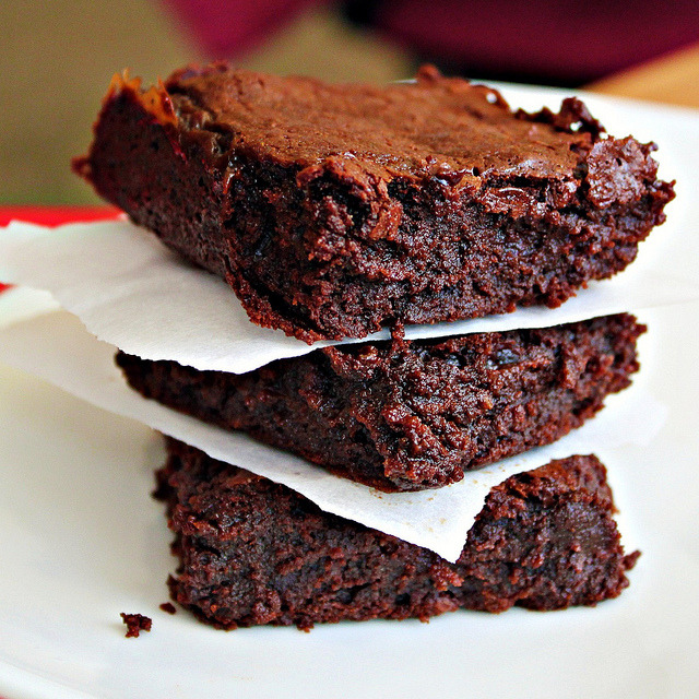 phoods:  (via Eats Well With Others: Sweet and Salty Brownies) 