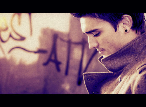 tomaliparkertw:  personal-soldier:  Absolutely love this picture of Tom.  Wow &lt;3