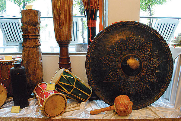 fuckyeahsoutheastasia:
“ Image: Traditional Thai musical instruments.
“ Two years from now, Thailand will have a new museum on Southeast Asian music under a Mahidol University’s College of Music project to honour the princess of Thai heritage and...