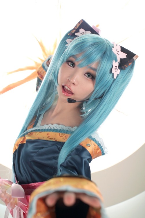 vandariwuuuuutcosplay:Character: Hatsune Miku Game/Software: Project Diva/Vocaloid Cosplayer: Tomi