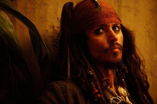  Uma mentira só é uma boa mentira quando até você acredita nela.  Jack Sparrow