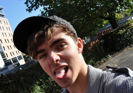 this picture gives me dirty thoughts LOL.