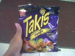 jiggajian:  Eating these while waiting for ym laundry haah 