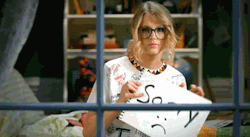 https://69.media.tumblr.com/tumblr_llo2ob2RlE1qj02gro1_500.gif