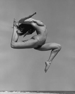 billyjane:  Flying Nude II, 1960s by  André de Dienes *  [another one here]