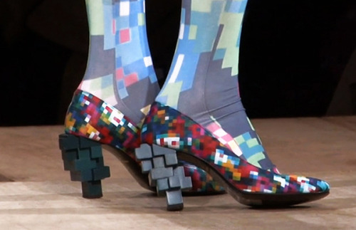 becpaton:  OMG! Gorgeous pixel shoes and stockings by Kunihiko Morinaga at Tokyo fashion week
