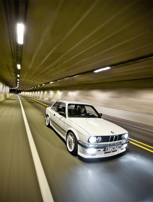 pure color motoriginal:Alpine Bullet via MotoringConBrio BMW E30 3-Series 