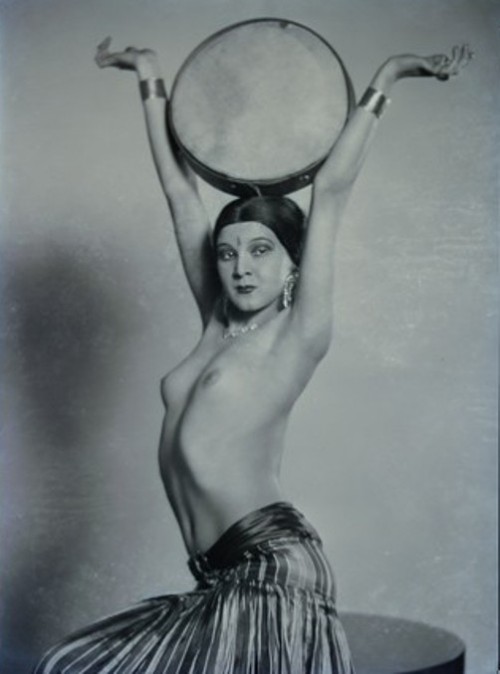 Porn photo  József Pécsi - Nu au tambour, 1925 