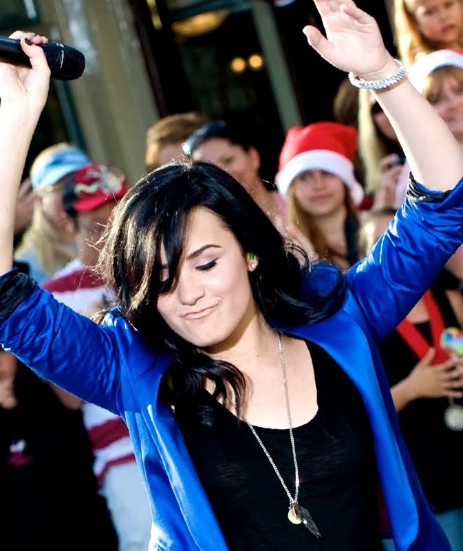  Eu te amo é uma frase que é boa de ouvir, mas difícil de acreditar.  Demi Lovato