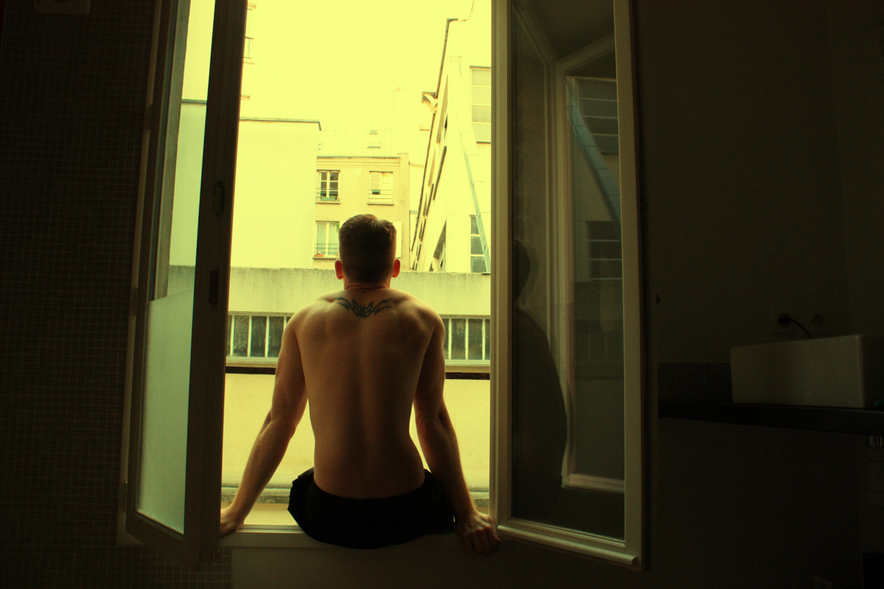 Paris @ the apartment bathroom window - 2010 - Alexander Guerra