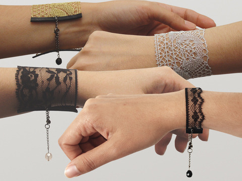 truebluemeandyou:  hollyloli:  craftjunkie:  Lace Bracelets {Inspiration} You could