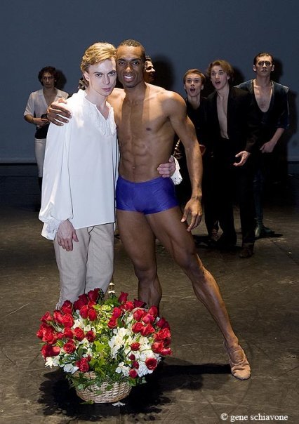 wallsareunhealthy:  Desmond Richardson and Vladimir Malakhov…. hahaha the Leonid Sarafanov/Denis Matvienko photobomb in the background is priceless! 