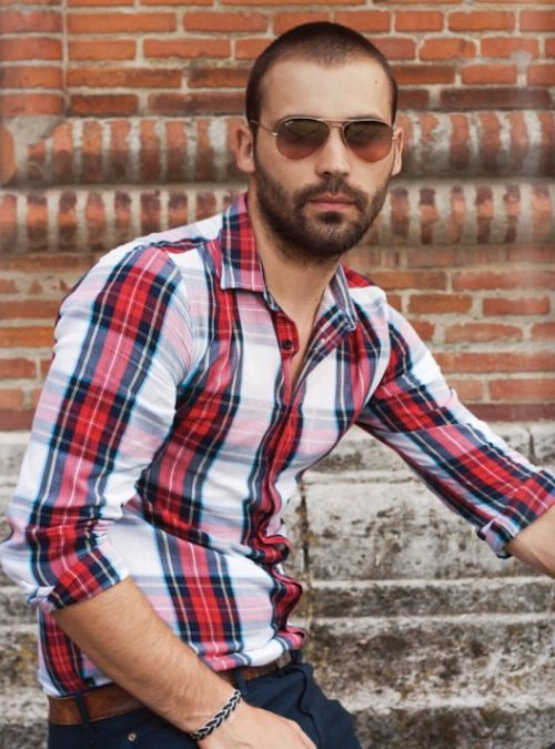 realmenstink:  HOT IN PLAID !!!