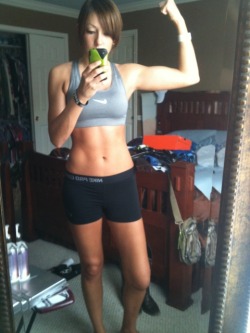 skinnygeek:  oatsandhoes:  Her stomach looks fantastic!!  Talk about motivation. 