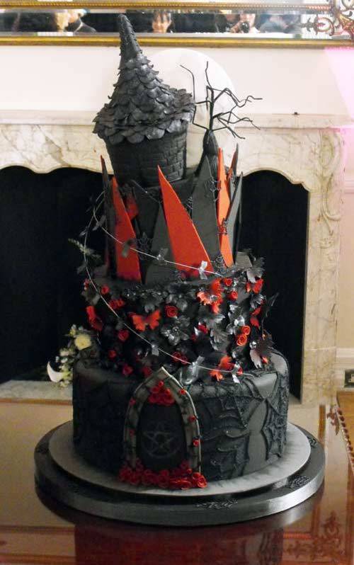 bitchbeskankalicious:  omigod i love!  I want this cake for my wedding.. Just saying&hellip;&hellip;&hellip;&hellip;