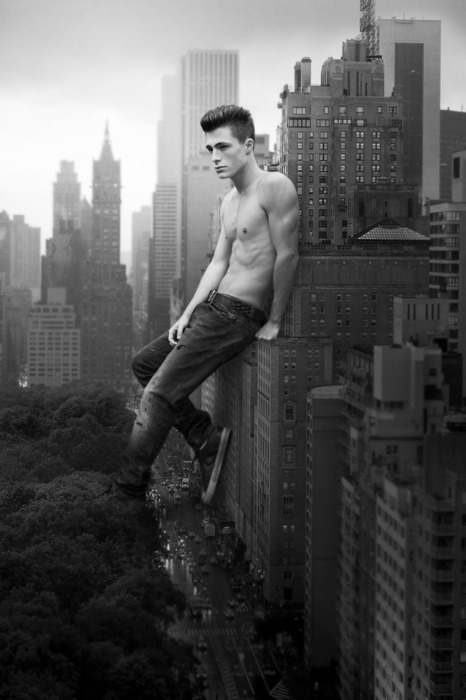   GREAT PHOTO OF ZILLA, if you can make it there you make it anywhere, it up to you New York, New York 
